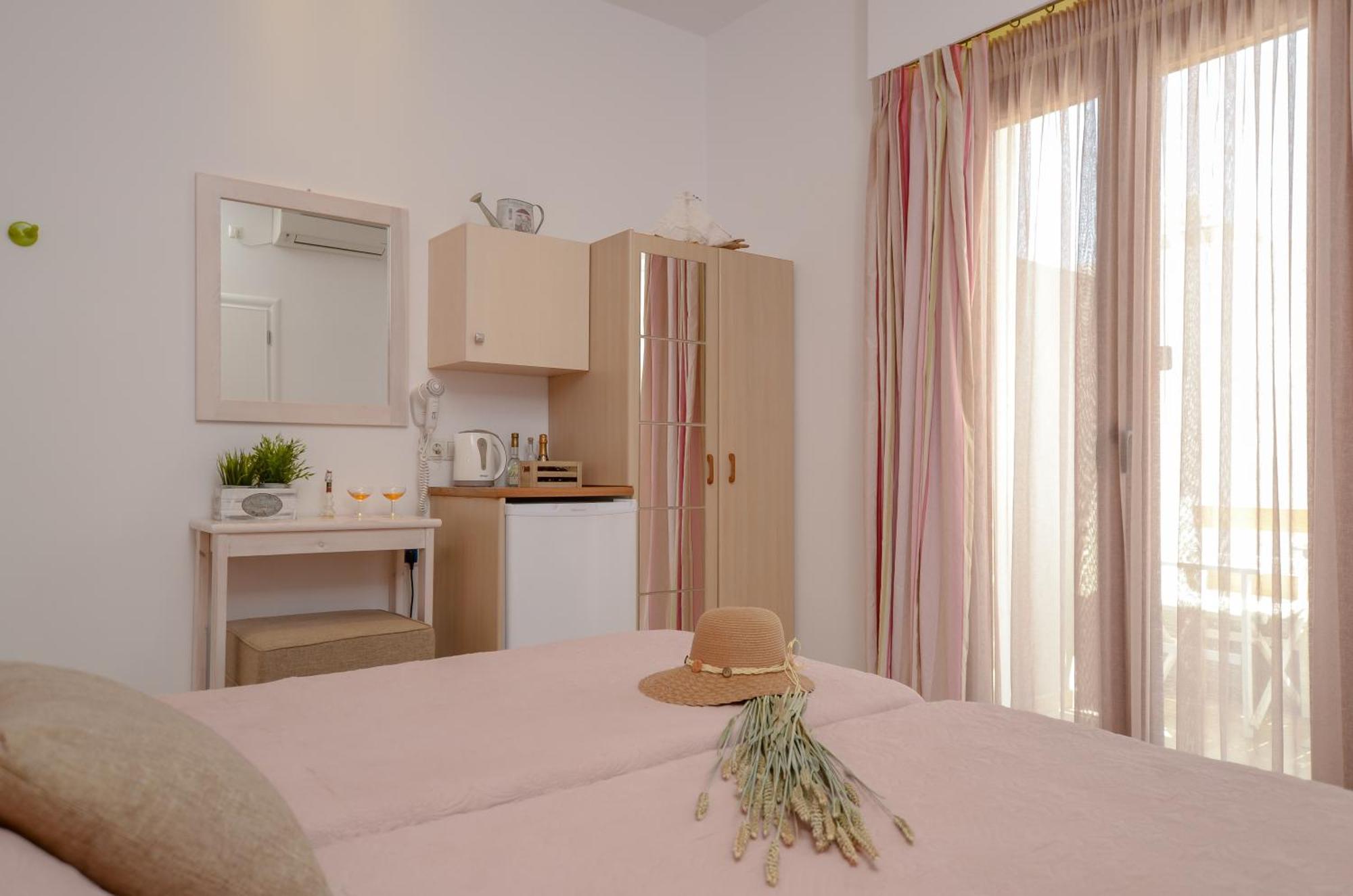 Panormos Hotel And Studios Naxos City ภายนอก รูปภาพ